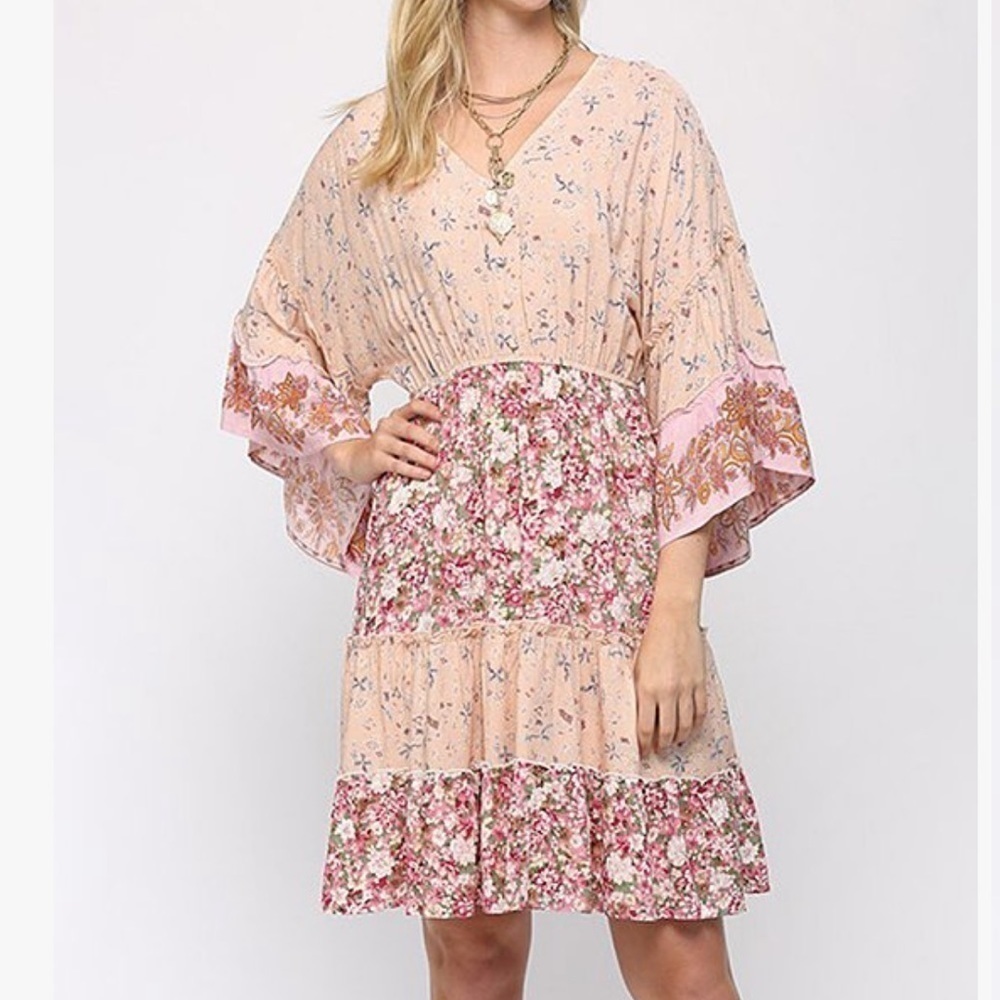 🆕 Love Kuza Los Angeles Blush Floral Tiered Bell-Sleeve Dress